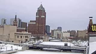 Live webcam: Milwaukee Riverwalk & Bridges